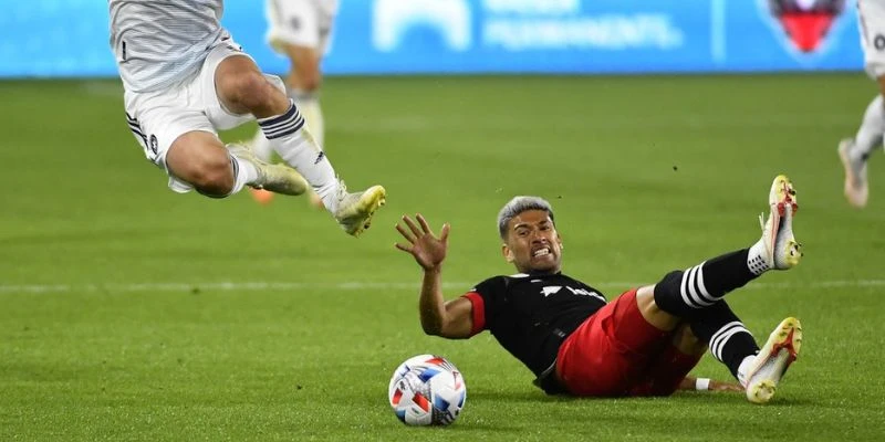 Nhận diện chiến thuật và vị trí tranh chấp gay gắt trên sân